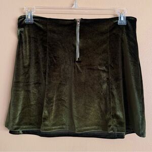 Lezat Green Velvet Front Zip Stretchy Mini Skirt Size L NWT!